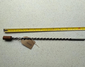 Long Auger bit 12 inches X 1/4 Inch in very good condition. Sharp, straight and ready to use.
