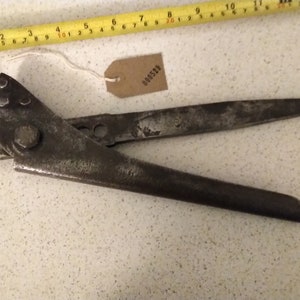 Adjustable pipe wrench in good working condition cleaned and restored ready for use.