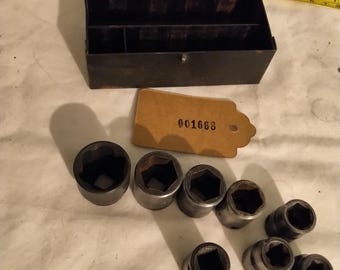mixed group of metric 3/8" square drive sockets and universal drive sockets (some Brittool) supplied in a steel box. [001668]