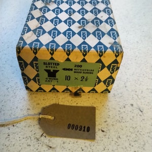 Unopened box of Nettlewoods countersunk wood screws  10g X 2.5&quot; in the original box,