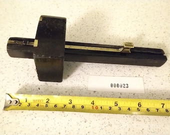 Rosewood mortice gauge in good working condition.  Well used, somewhat abused but still beautiful  and functional