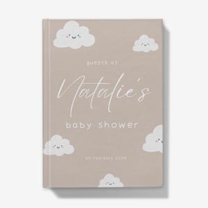 Może przedstawiać: Jasnobrązowa księga gości z tekstem "guests at Natalie's baby shower 26 February 2029" i wzorem białych chmur z uśmiechniętymi buźkami.
