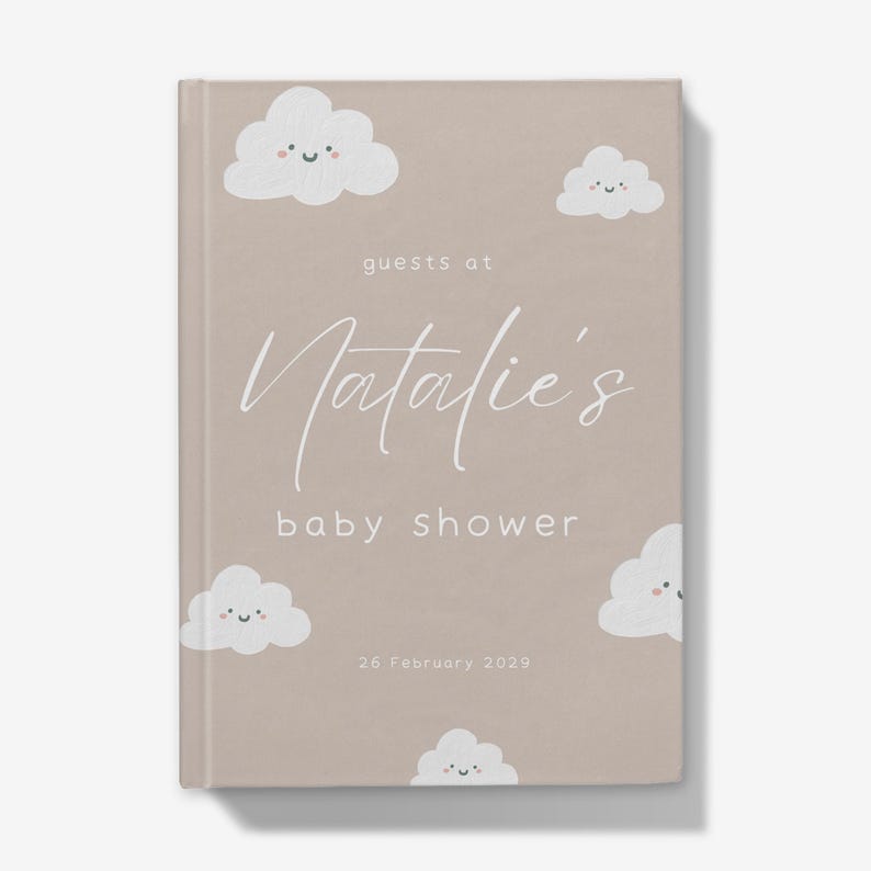 Może przedstawiać: Jasnobrązowa księga gości z tekstem "guests at Natalie's baby shower 26 February 2029" i wzorem białych chmur z uśmiechniętymi buźkami.