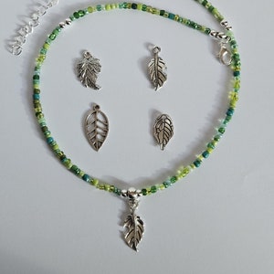 Leaf beaded necklace, 13 Colours, Leaf necklace, bead necklace, seed bead necklace, Leaf charm, Leaf Jewellery