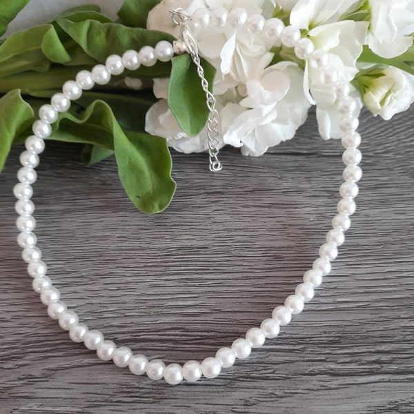 White pearl necklace, one strand necklace, acrylic pearl necklace, simple necklace, wedding jewellery, pearl choker, elegant necklace