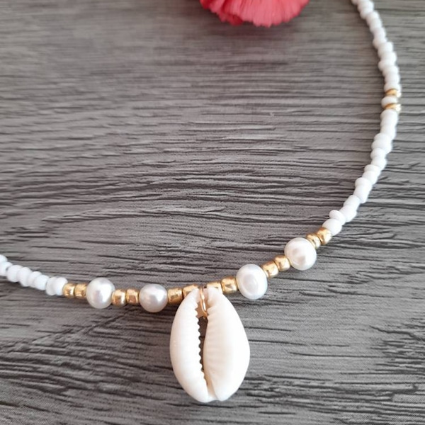 Beaded pearl & shell necklace, pearl necklace, white and gold/silver necklace, beaded choker, pearl choker, cowrie shell choker