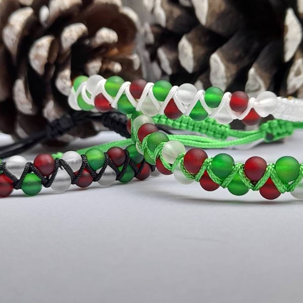 Double perles Macramé Bracelets, perles de verre dépoli. Bracelets Shamballa, bracelet macramé festif, bracelet perles rouge et vert, Macramé