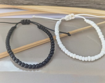 Vitt eller svart pärlarmband, pärlarmband, vita armband, makramépärlarmband, justerbart armband, svarta fröpärlarmband