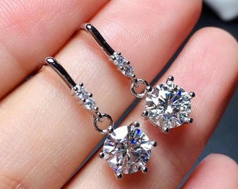 Boucles d'oreilles pendantes pour femmes, or blanc 14 carats, moissanite incolore coupe ronde 2,5 carats, cadeau d'anniversaire, boucles d'oreilles de mariée, pendants et boucles d'oreilles pendantes