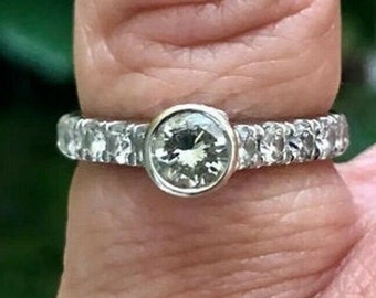 Bague en moissanite incolore ronde de 1,31 carat, bague de fiançailles en moissanite, or blanc 14 carats, cadeau pour femme, bague en diamant, cadeau personnalisé pour elle