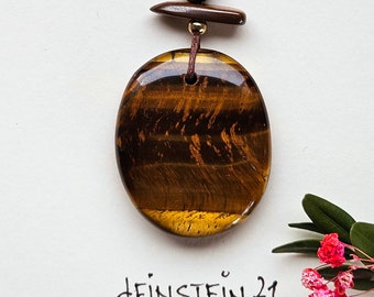 Tiger eye yellow gemstone pendant as necklace