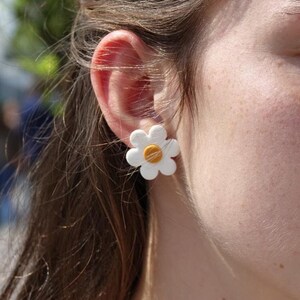 Daisy flower earrings