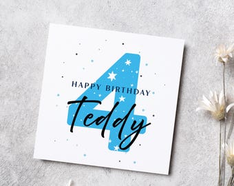 男の子の4歳の誕生日にパーソナライズされたカード、青い星（カスタム名）