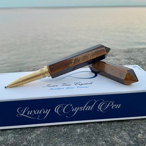Canetas de Cristal de Manifestação | Caneta Olho de Tigre | Canetas de Cristal Natural | Caneta Milagrosa | Presente de registro no diário | Lei da Atração | Recarga grátis