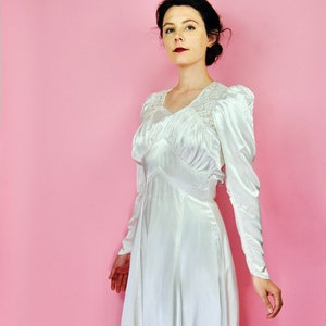 1940s Vintage White Satin Wedding Dress with Short Train- XS