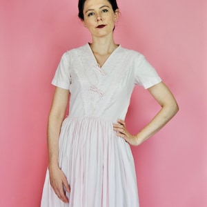1950s Vintage Joan Miller Juniors Light Pink Cotton Pin Tuck Fit and Flare Summer Sun Dress - XS