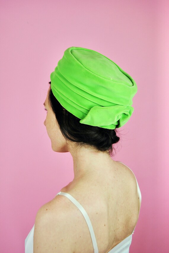 1960s Bright Lime Green Velvet Hat - image 2