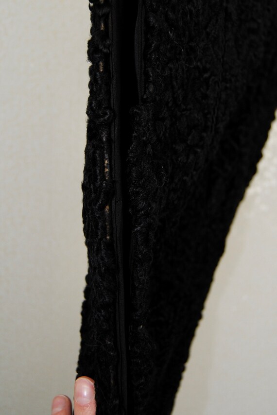 1940s 1950s Black Curly Lamb Shawl - image 9