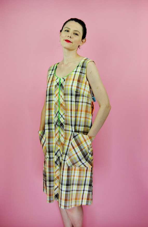 NOS 1960s Vintage Brown and Orange Plaid Front Zip Smock Shift Style House Dress - LG to XL NOS 1960s Vintage Brown and Orange Plaid Front Zip Smock Shift Style House Dress - LG to XL