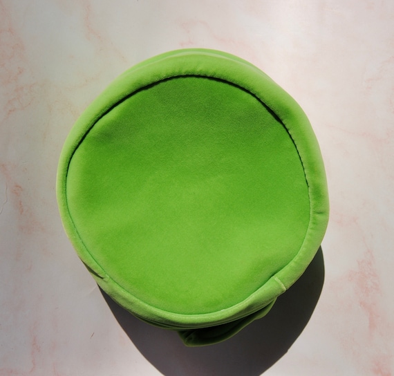 1960s Bright Lime Green Velvet Hat - image 5