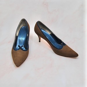 1960s 1970s Vintage Brown & Blue Suede Kitten Heels Pumps -Size 7