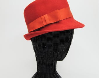 Vintage 1950s Everitt Spunwoven Red Cloche Visor Hat Bow Mid Century MCM Vintage 1950s Red Felt Hat: Mid Century Cloche With Bow - Etsy main image 2