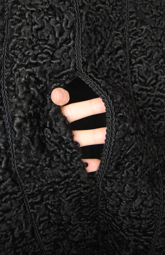 1940s 1950s Black Curly Lamb Shawl - image 10