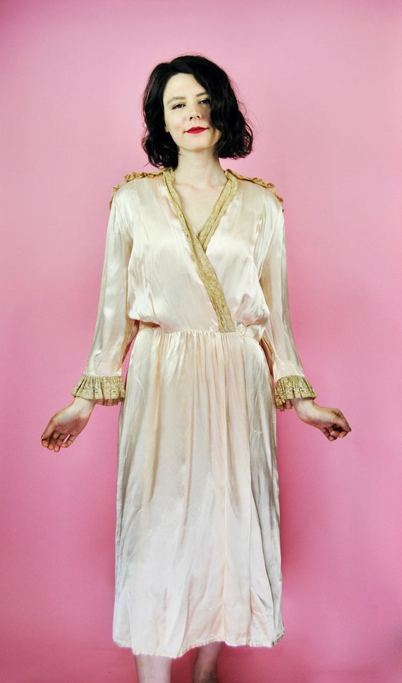 1930s Peach Satin and Lace Robe - Md to Lg