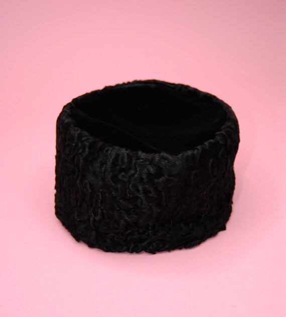 1960s Black Curly Lamb and Velvet Hat Topper - image 4