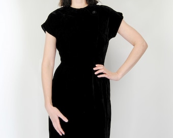 1950s Vintage Jane Hodges Classic Black Velvet Sheath Cocktail Party Dress - Sm