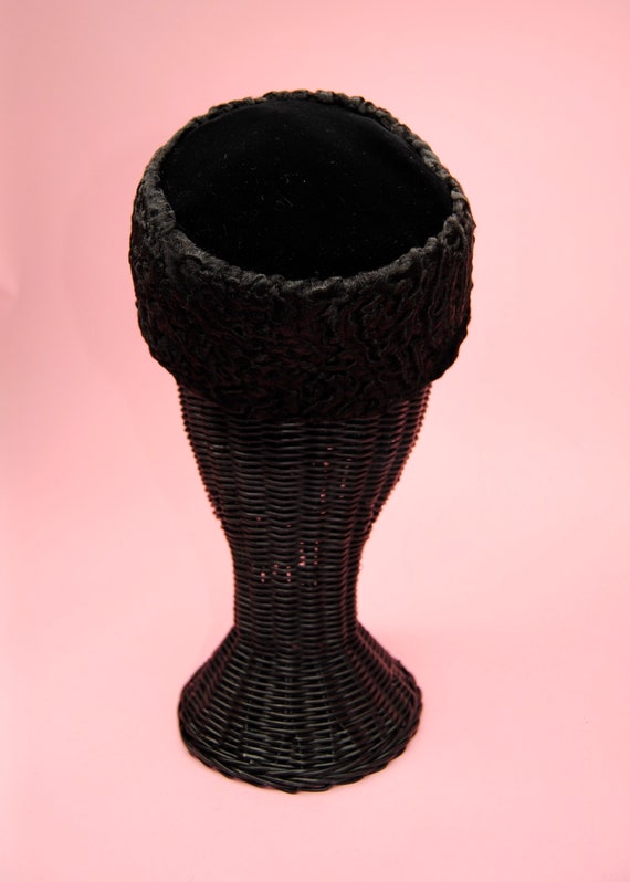 1960s Black Curly Lamb and Velvet Hat Topper - image 7