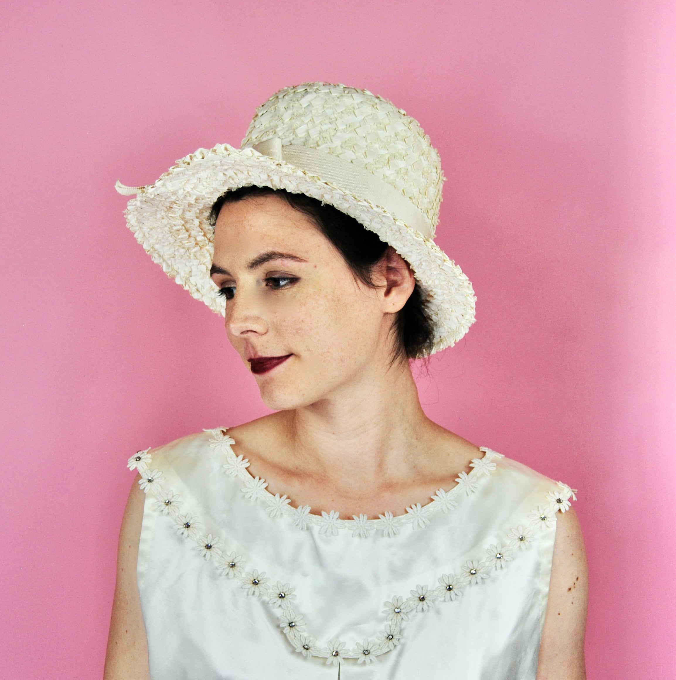Vintage Hat 1960s Cream Off White Special Occasion​​​ 1960s Wide Brim White Hat with Roses – Voluptuous Vintage main image 3