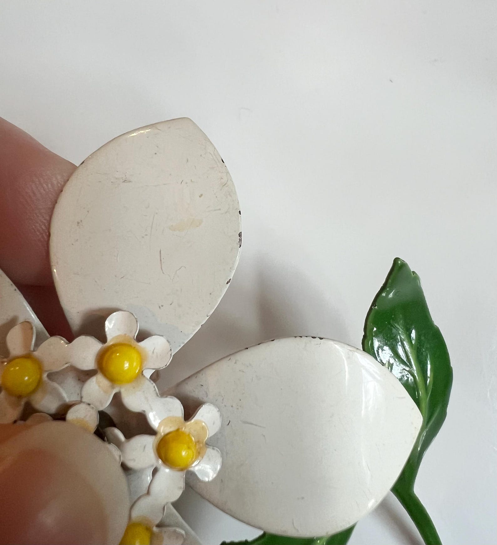 Vintage 1960s Orange & Cream Enamel Flower Brooch – Bold Mod Pin