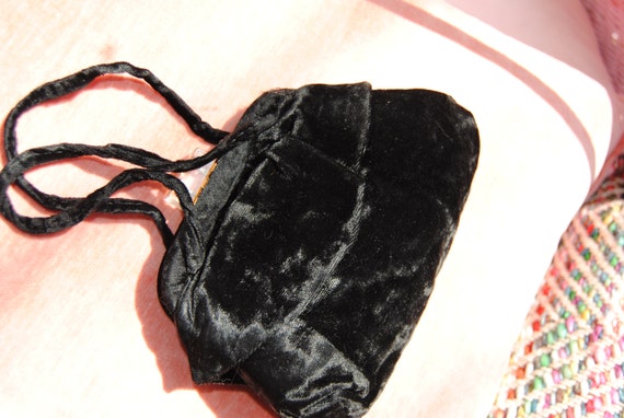 1930's Black Velvet Purse with Lucite Clasp - image 6