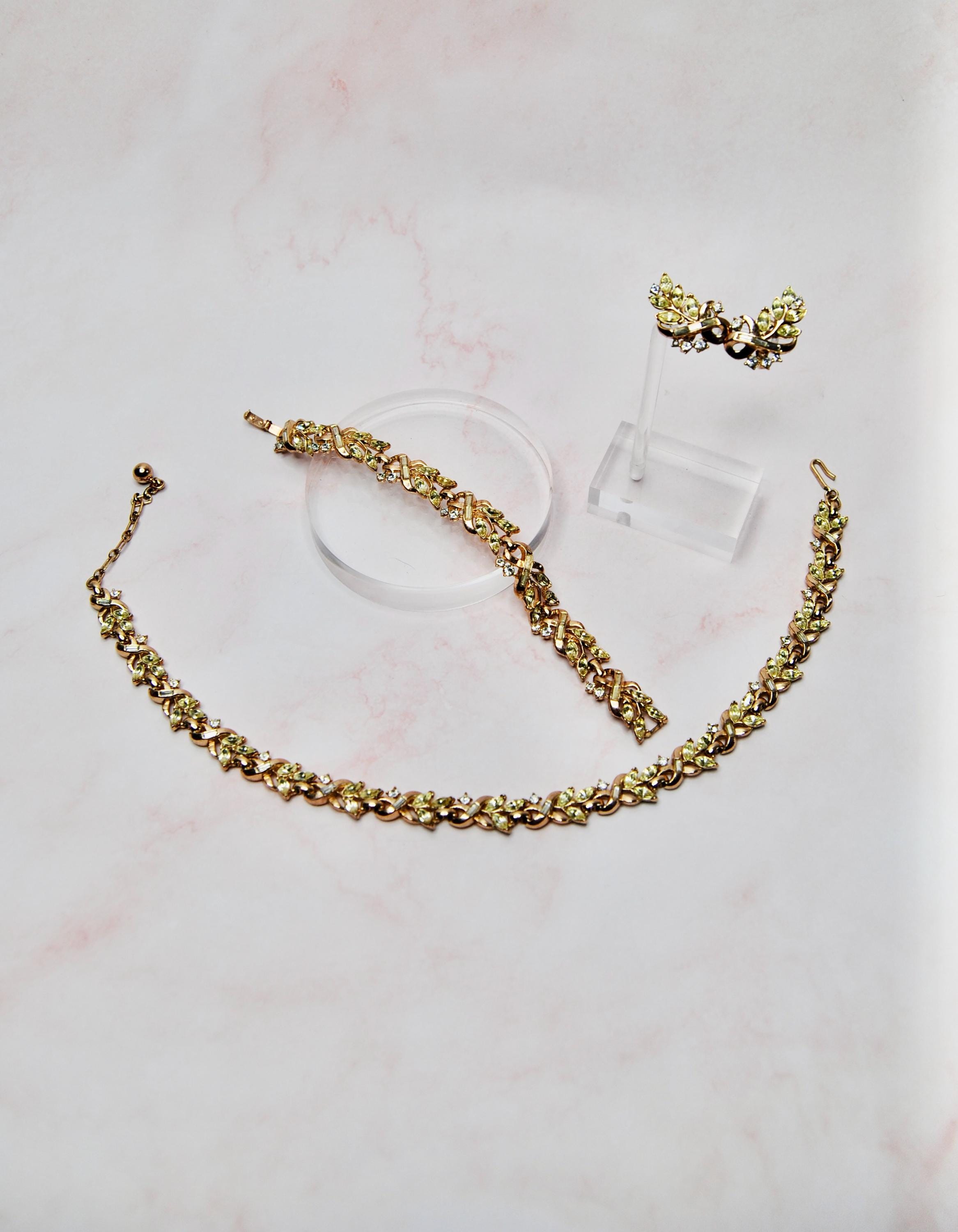 Trifari Jewelry Set - Etsy Trifari Jewelry Set - Etsy