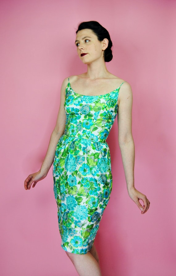 1950s 1960s Light Blue & Green Floral Wiggle Summe