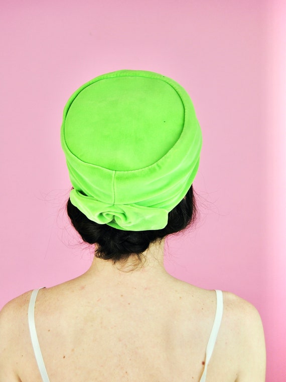 1960s Bright Lime Green Velvet Hat - image 3