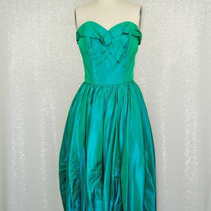 1950s Vintage Light Emerald Green Iridescent Taffeta Strapless Bubble or Tulip Style Cocktail Dress - Xs