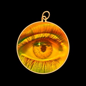 9ct Gold Hologram Pendant - Eye (Medium)