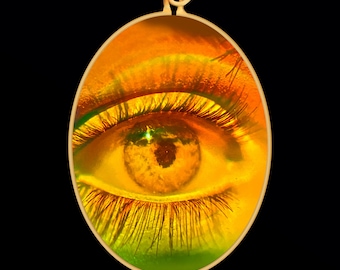 9ct Gold Hologram Pendant - Eye (Oval)