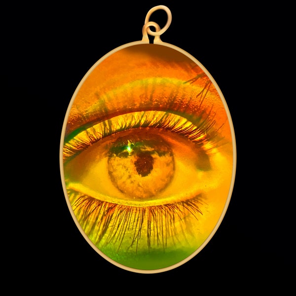 9ct Gold Hologram Pendant - Eye (Oval)