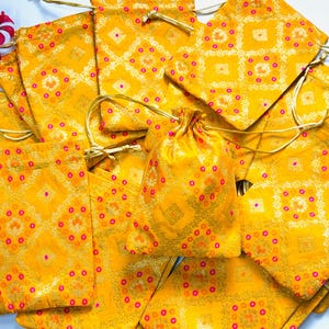 Pack of 4 Banarasi Brocade Wedding Favor Bags, Indian Silk Drawstring Potli Bags, Indian wedding return gift bags