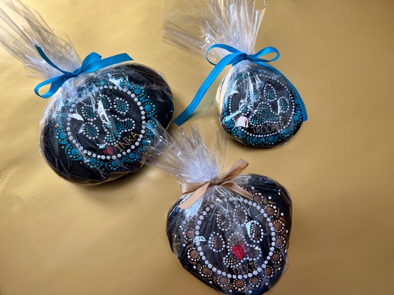 Personalized Dog and Cat Memorial Stones with Paw Print: Waterproof Memorial Garden Gifts For Pet Loss, Dog Loss Sympathy Gift image 17