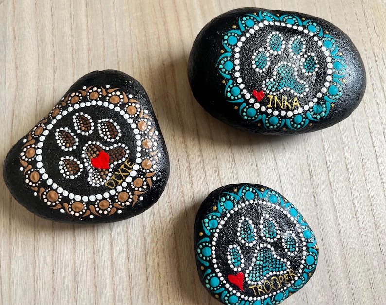 Personalized Dog and Cat Memorial Stones with Paw Print: Waterproof Memorial Garden Gifts For Pet Loss, Dog Loss Sympathy Gift image 1