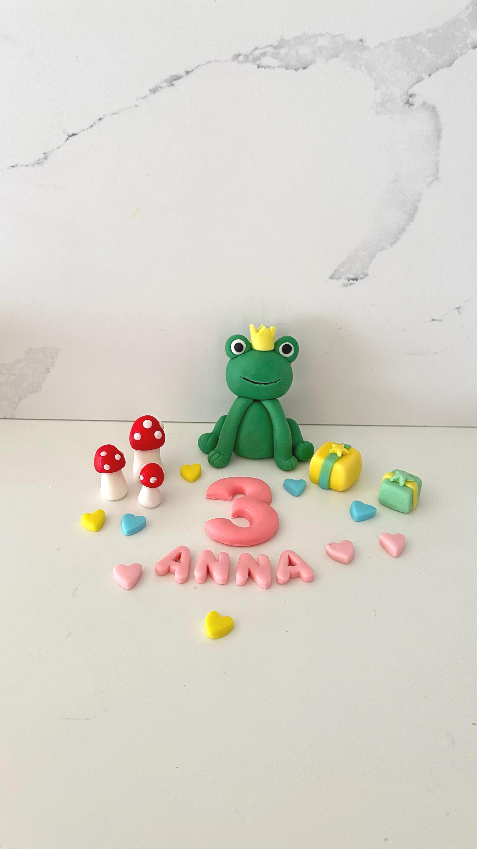 Frog Prince Cake Topper - Personalised Birthday Decoration With Name and Age - Fondant Jungle Theme - Edible Birthday Topper for Kids.
