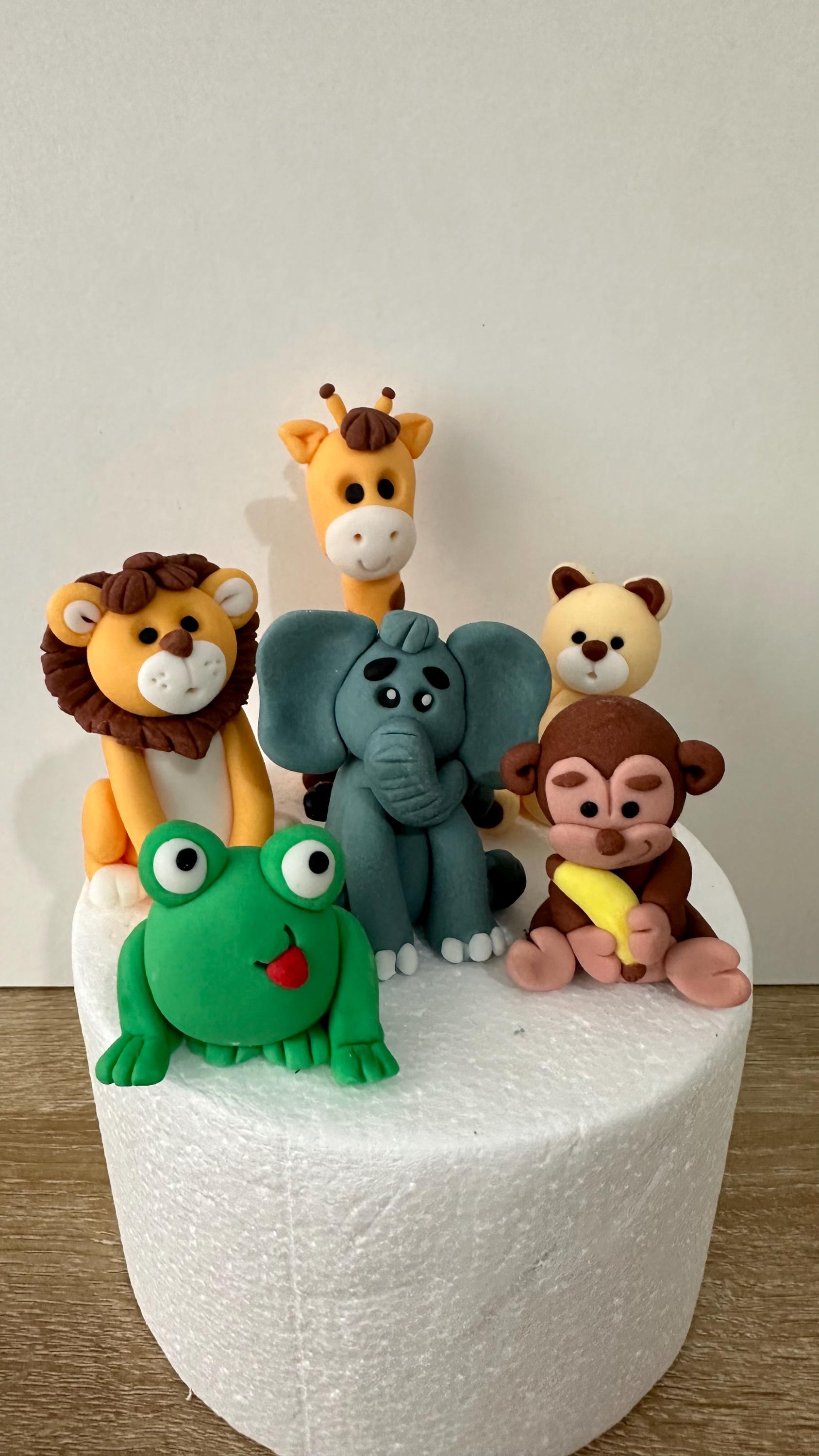 EDIBLE jungle animals cake toppers.