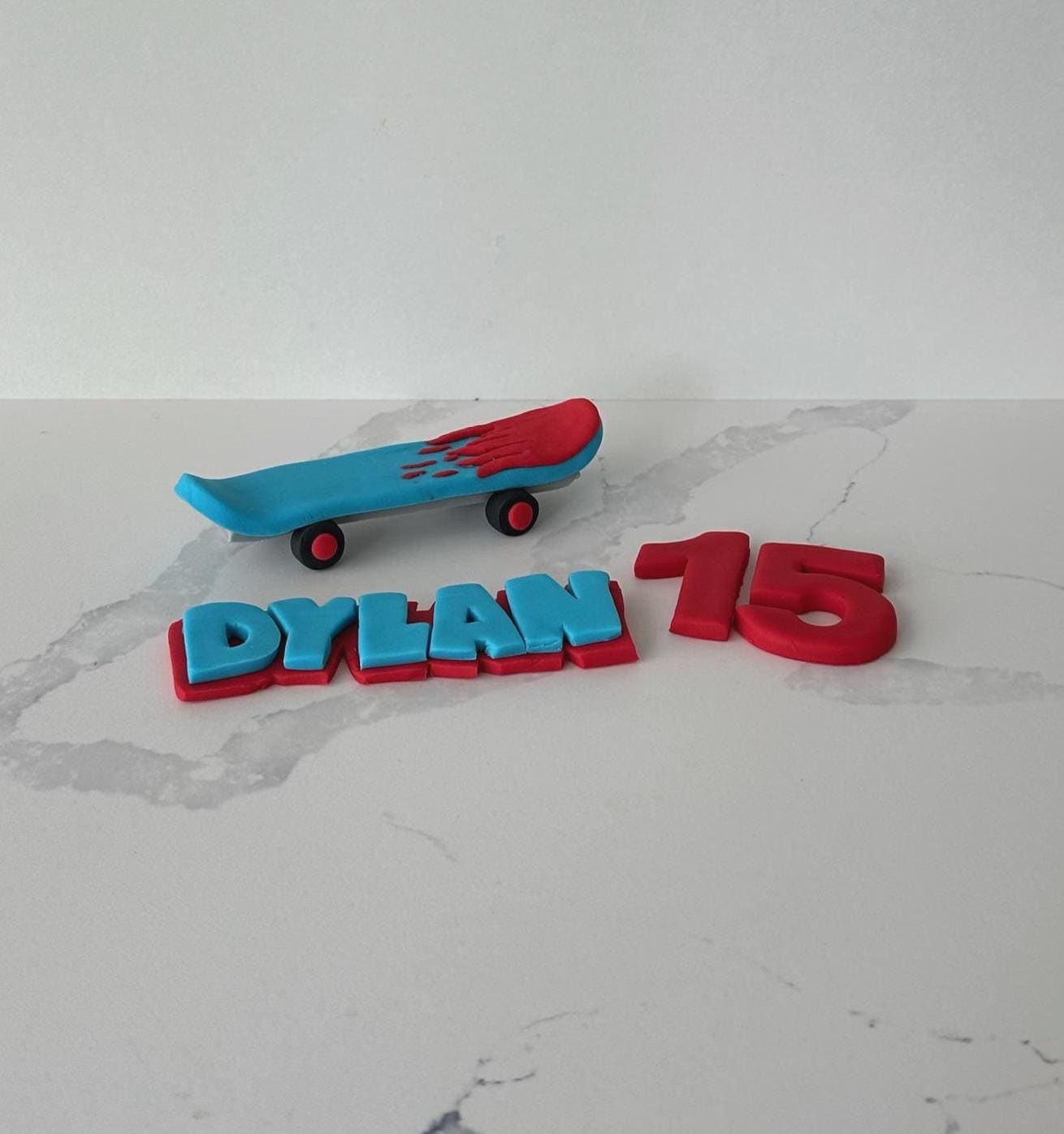 Skateboard Cake Topper with name and age - Any Colour - Personalised Fondant Birthday Decoration For Boys or Teens.