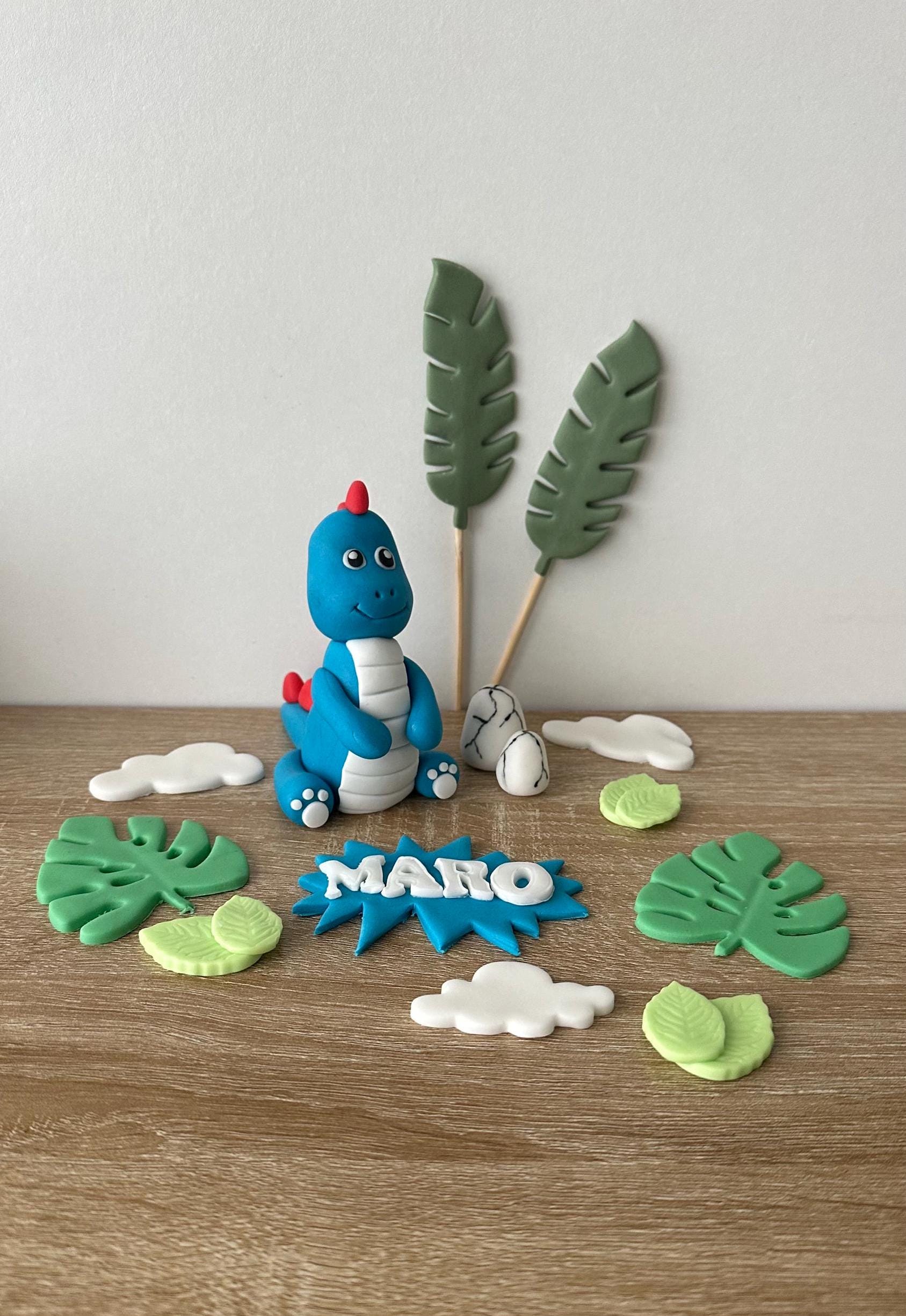 EDIBLE handmade Dinosaur fondant cake topper set.