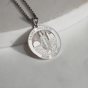 Medalha religiosa redonda do padroeiro São Patrício - colar São Patrício