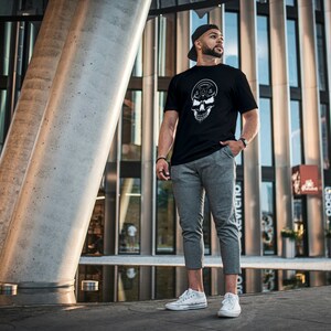 Iron Head Skull Gym T-Shirt: Unique Weightlifting Design Tee for Fitness Enthusiasts Bodybuilders Workout Apparel Strength Training Top
